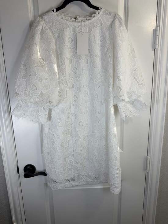 Fate Dresses & Skirts - Fate White Floral Lace Puff 3/4 Sleeve Mini Dress NWT Size Small